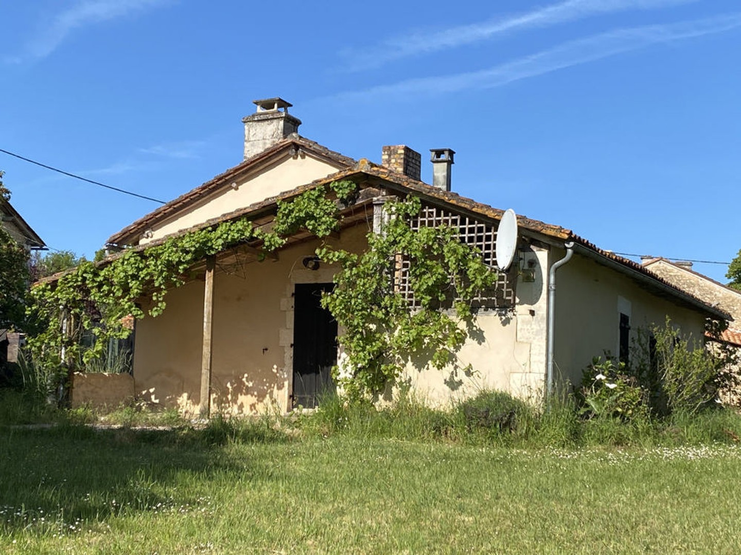 Proche AUBETERRE-SUR-DRONNE Maison de campagne a vendre. SH 65m². 2 ch