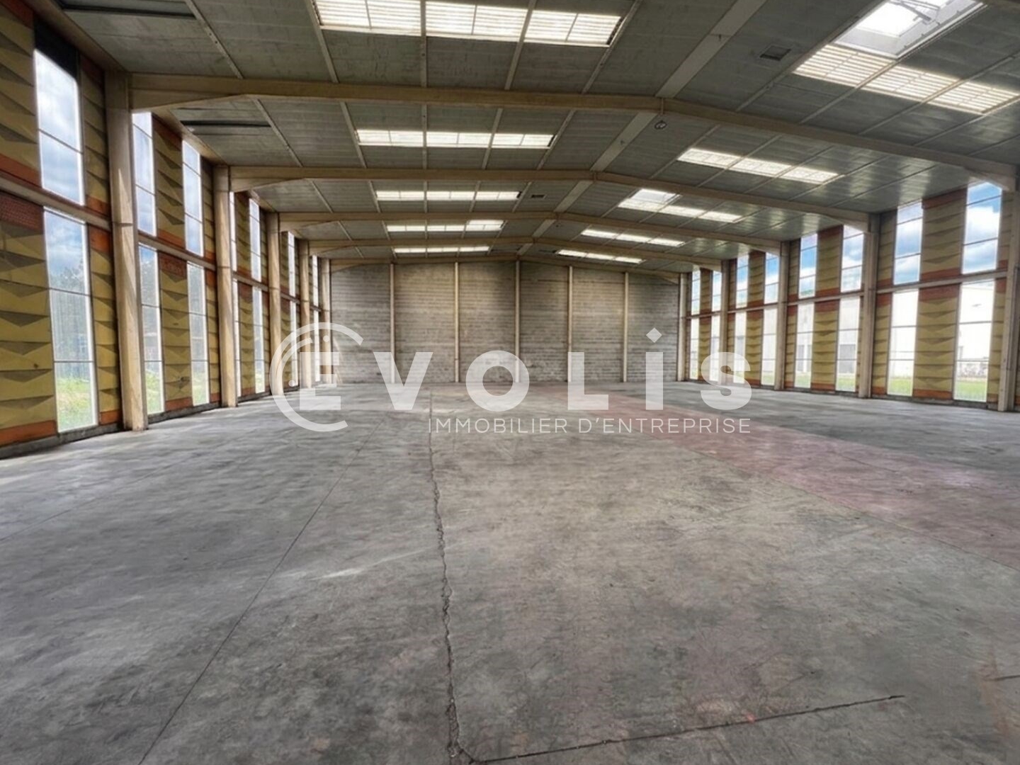 Entrepôts - A VENDRE - 1 000 m² non divisibles