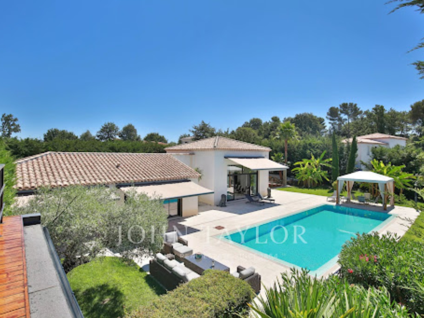 Maison à vendre - 7 pièces - 224m2 - Roquefort-Les-Pins (06330)