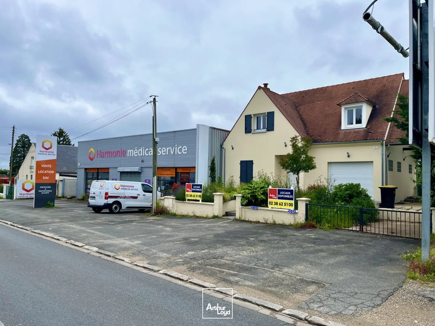 LOCAL COMMERCIAL FACADE RN20 FLEURY LES AUBRAIS