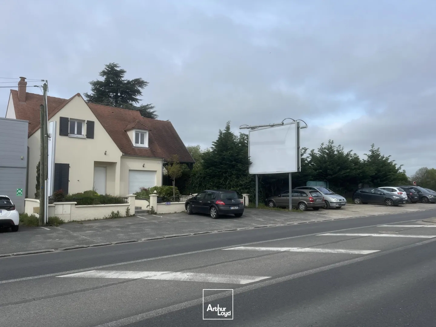 Locaux à vendre - 220m2 - Fleury-Les-Aubrais (45400)
