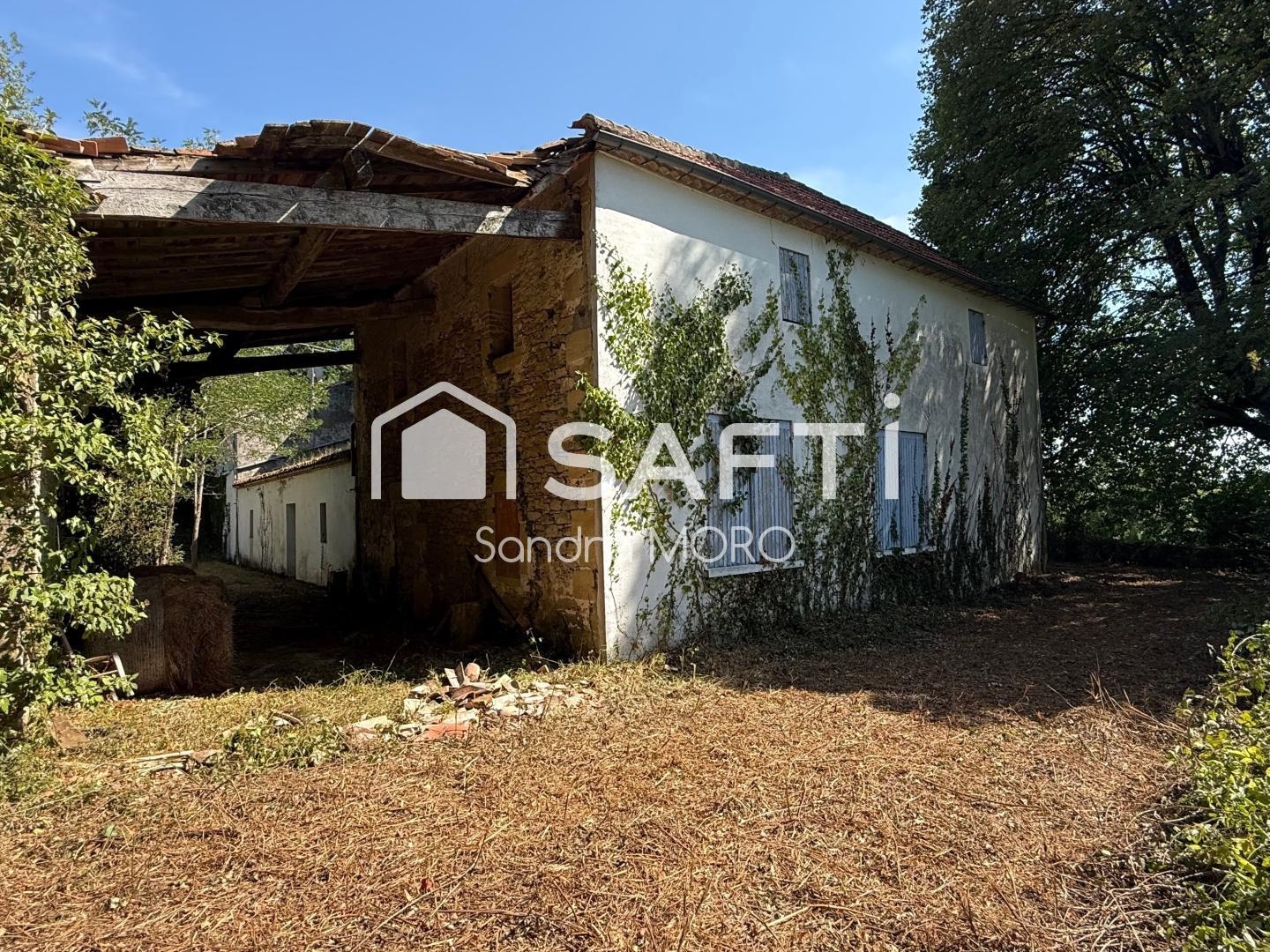 Maison de caractère à rénover - 220 m² - près de 7 hectares