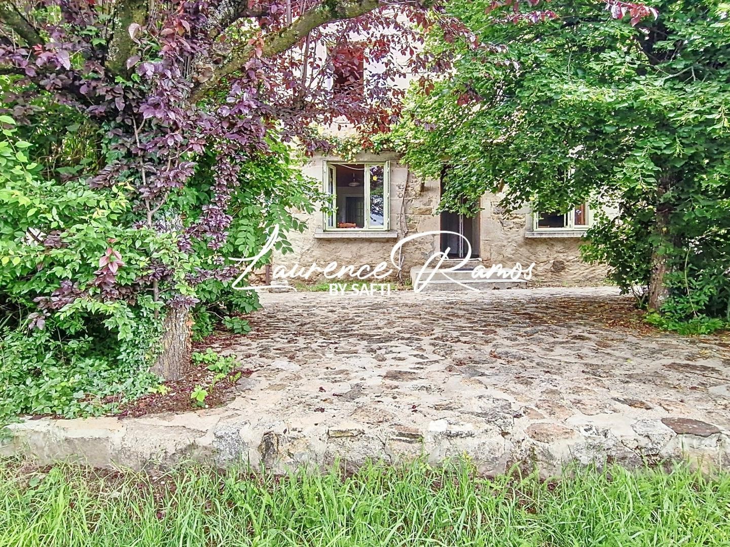 Charmante maison en pierre - Champagnat-le-Jeune (63580)