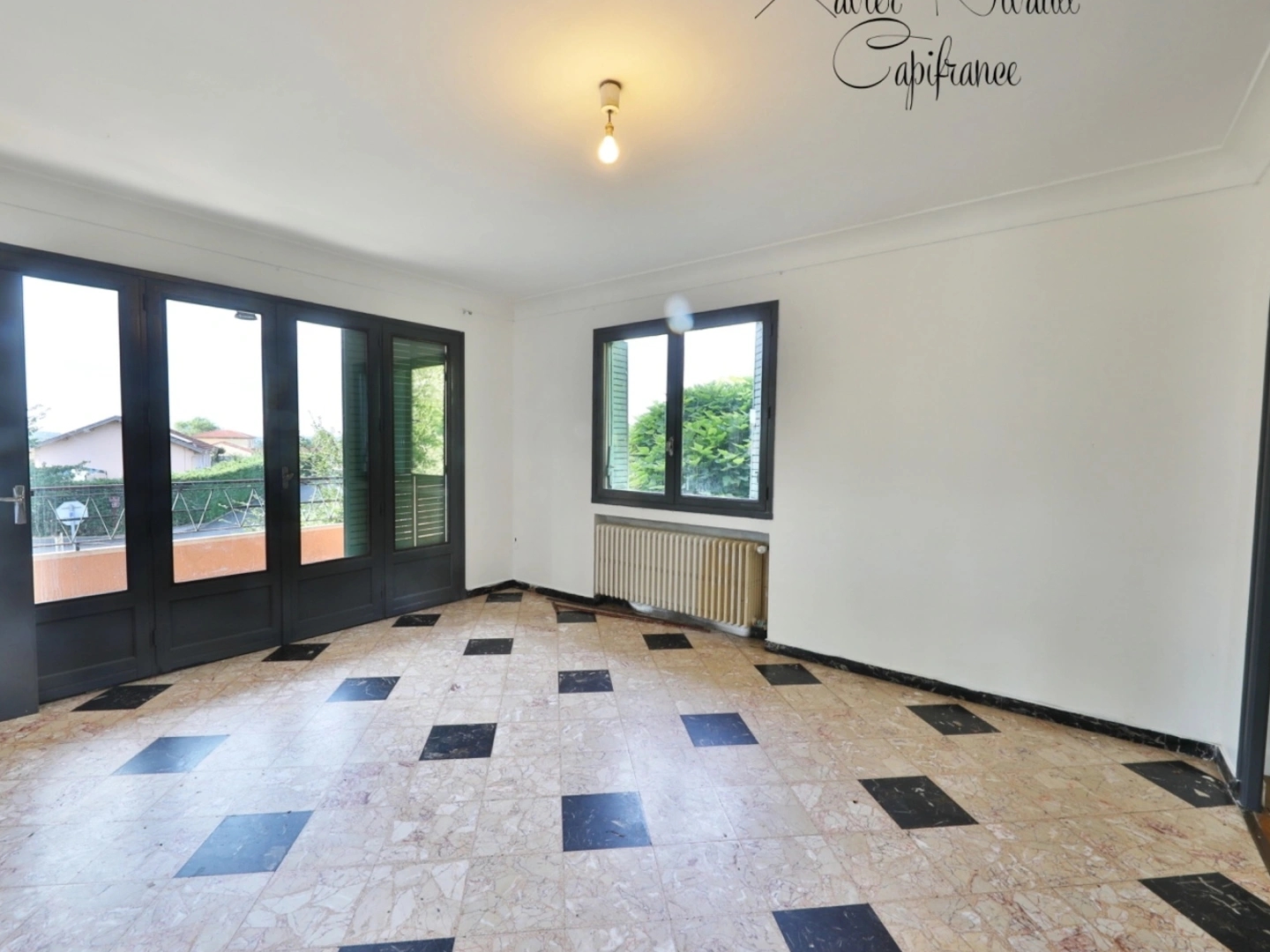 Maison à vendre - 5 pièces - 150m2 - Saint-Julien-Sur-... (01560)