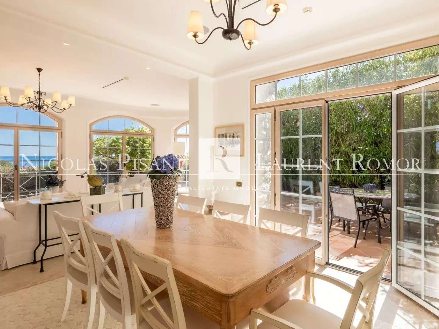 Villa 1 pièce 230 m²