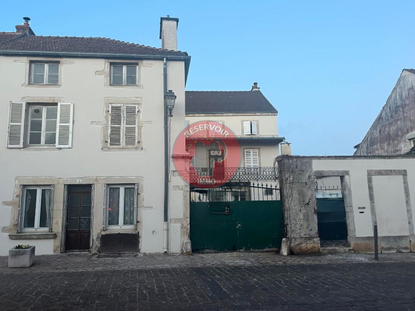 Emplacement exceptionnel au coeur du village viticole de ....