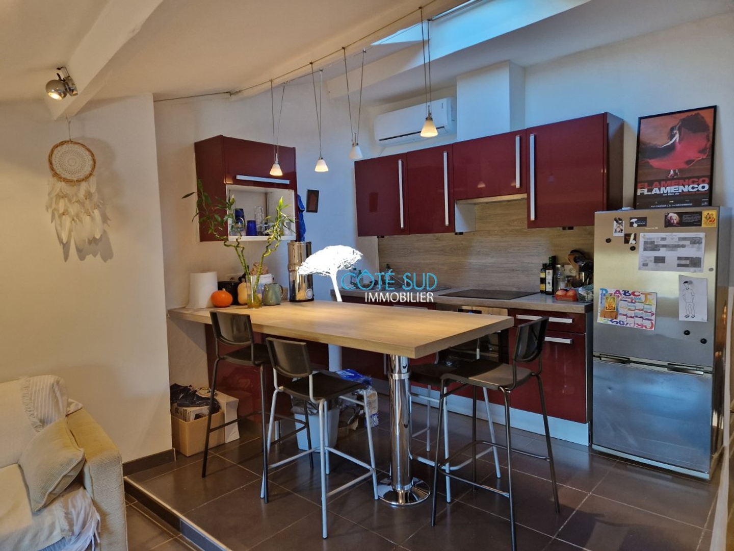 Maison 3 pièces 2 chambres, entièrement rénovée, en plein coeur de village...