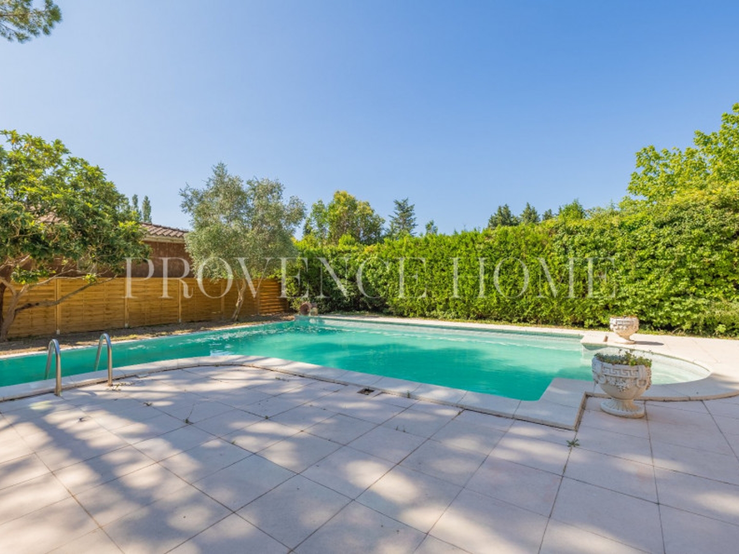 Maison à vendre - 7 pièces - 175m2 - Sarrians (84260)