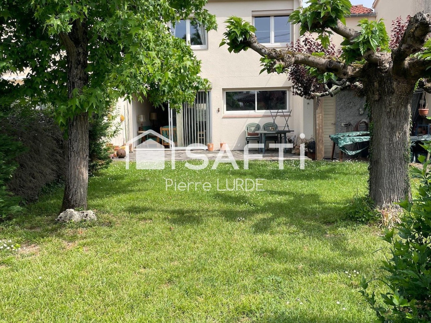 Maison T5 de 106 m2 avec garage et jardin de 300 m2