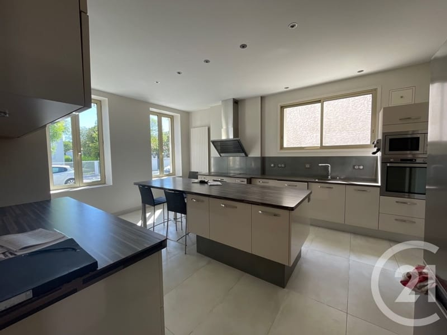 Maison à vendre - 5 pièces - 182m2 - Saint-Pierre-D'ol... (17310)