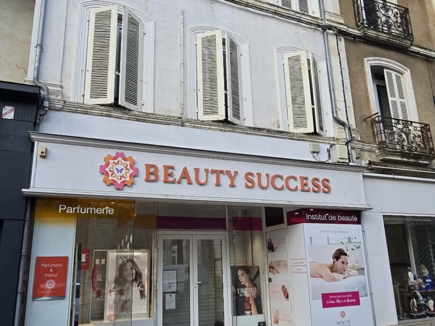 Maison avec appartements 291 m²
