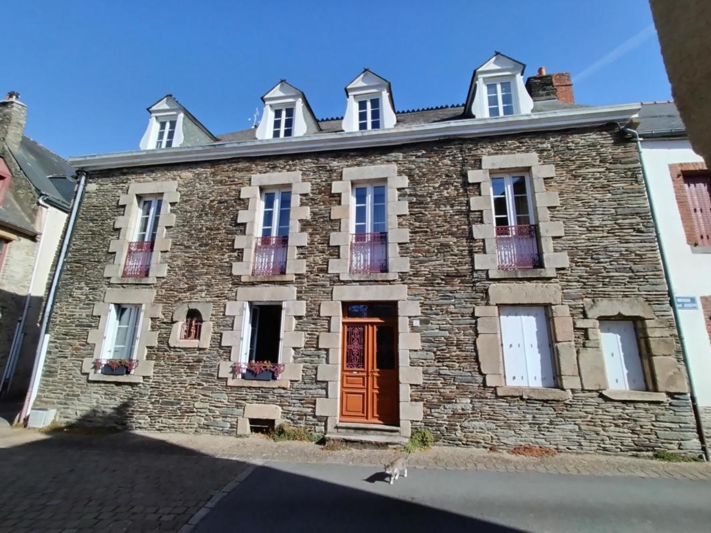Vends maison de maître - 280 m² - 10 pièces, 7 chambres - Ploërmel 56800