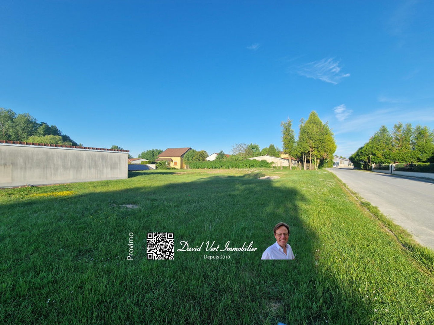 Terrain constructible d'environ 613 m2 façade 33 mètres profondeur 17 mètres 5 min de Vertus Blanc Coteaux 511