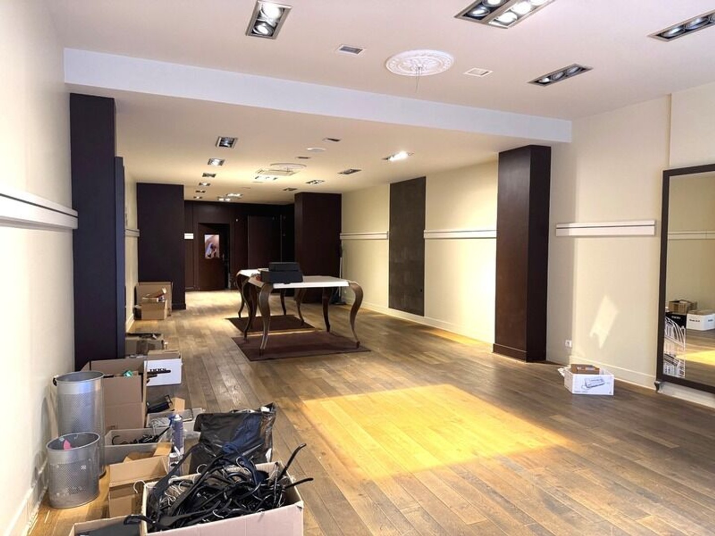 Magasin à vendre - 2 pièces - 116m2 - Romans-Sur-Isère (26100)