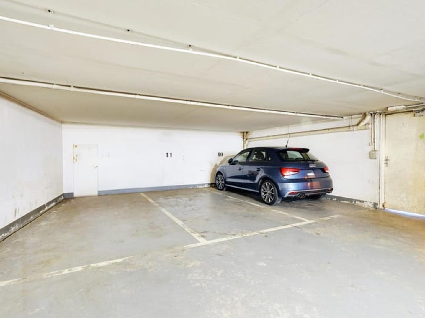 PARIS 16EME : RUE D'AUTEUIL / EGLISE D'AUTEUIL / JEAN-BAPTISTE SAY - LOT DE DEUX PARKINGS EN SOUS-SOL -