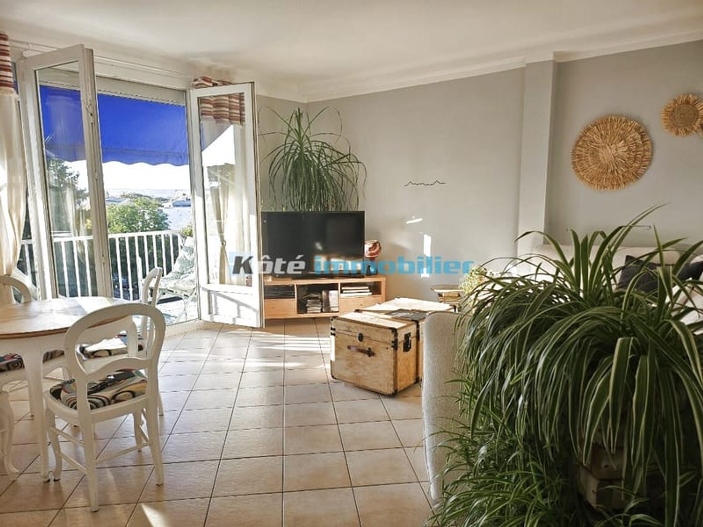 TARBES CENTRE, AGREABLE APPARTEMENT T4 AVEC BALCON ET GARAGE DANS RESIDENCE SECURISEE