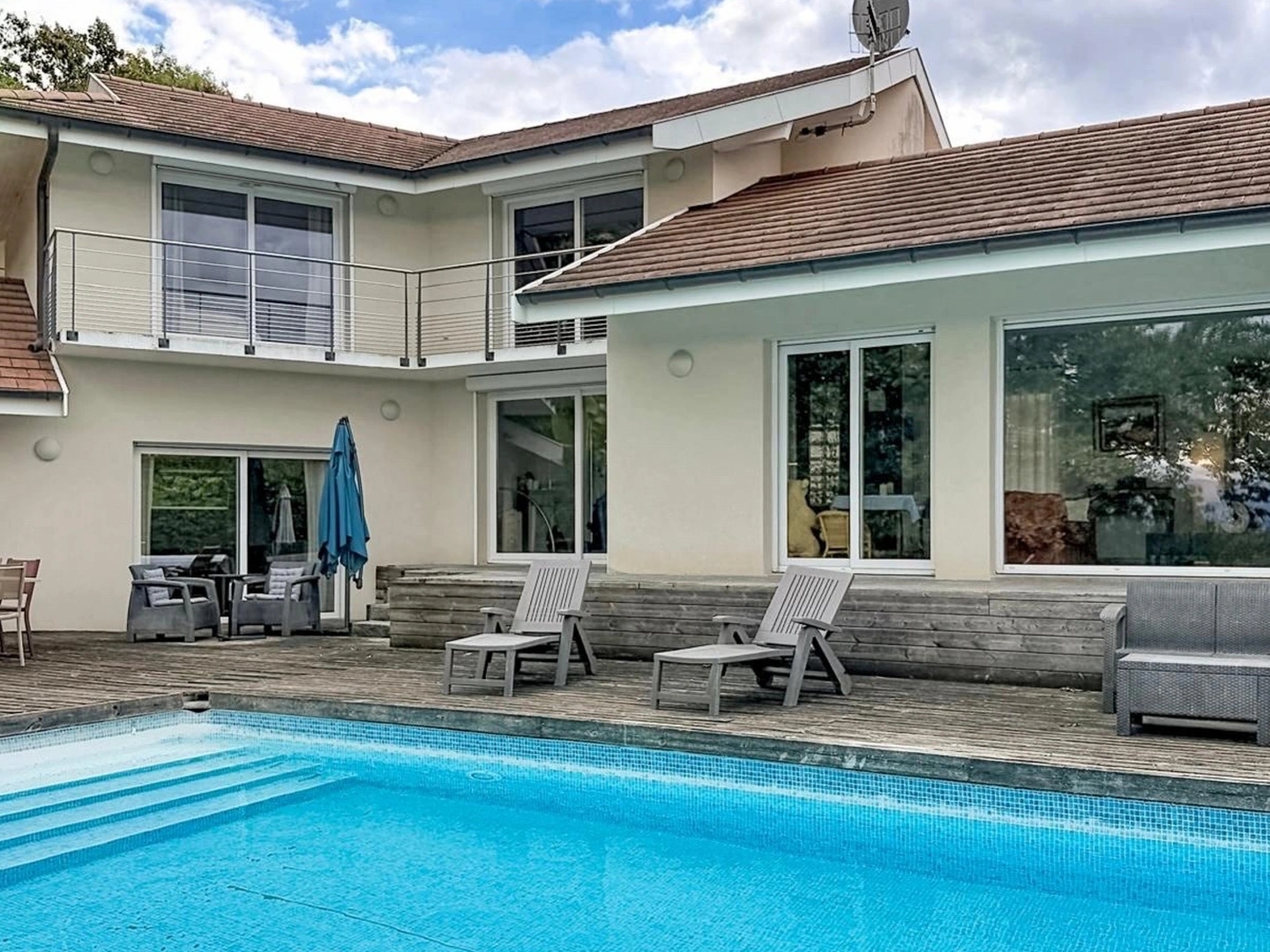 Maison 5 pièces 240 m²
