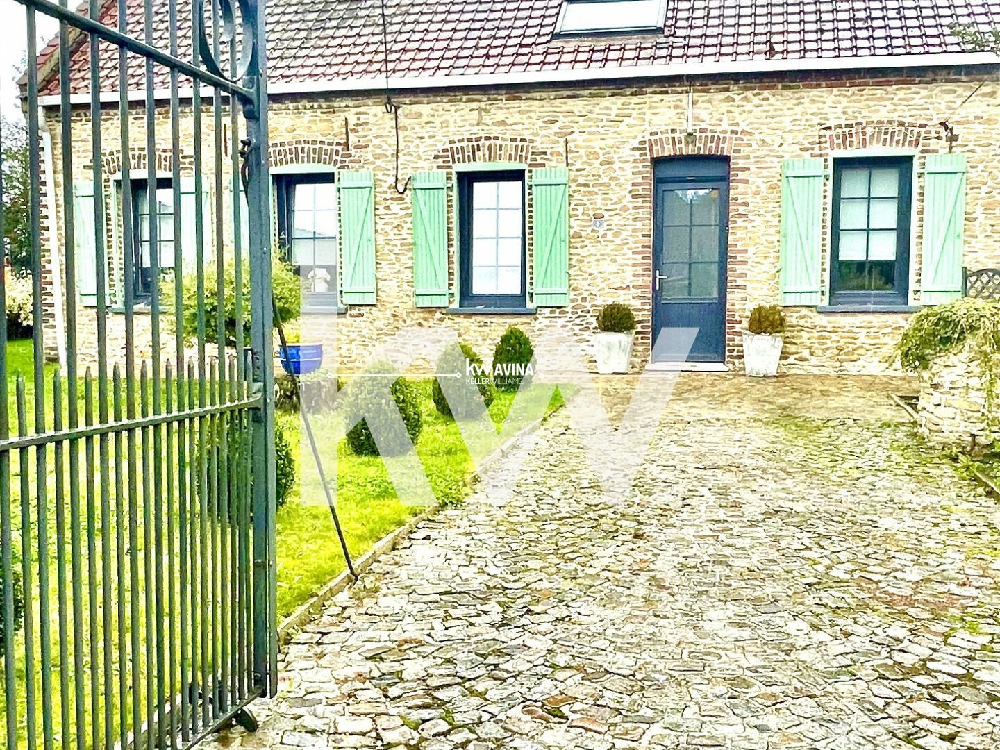 Longere semi individuelle, 159 m2, 4 chambres, piscine, garage - CONDE SUR