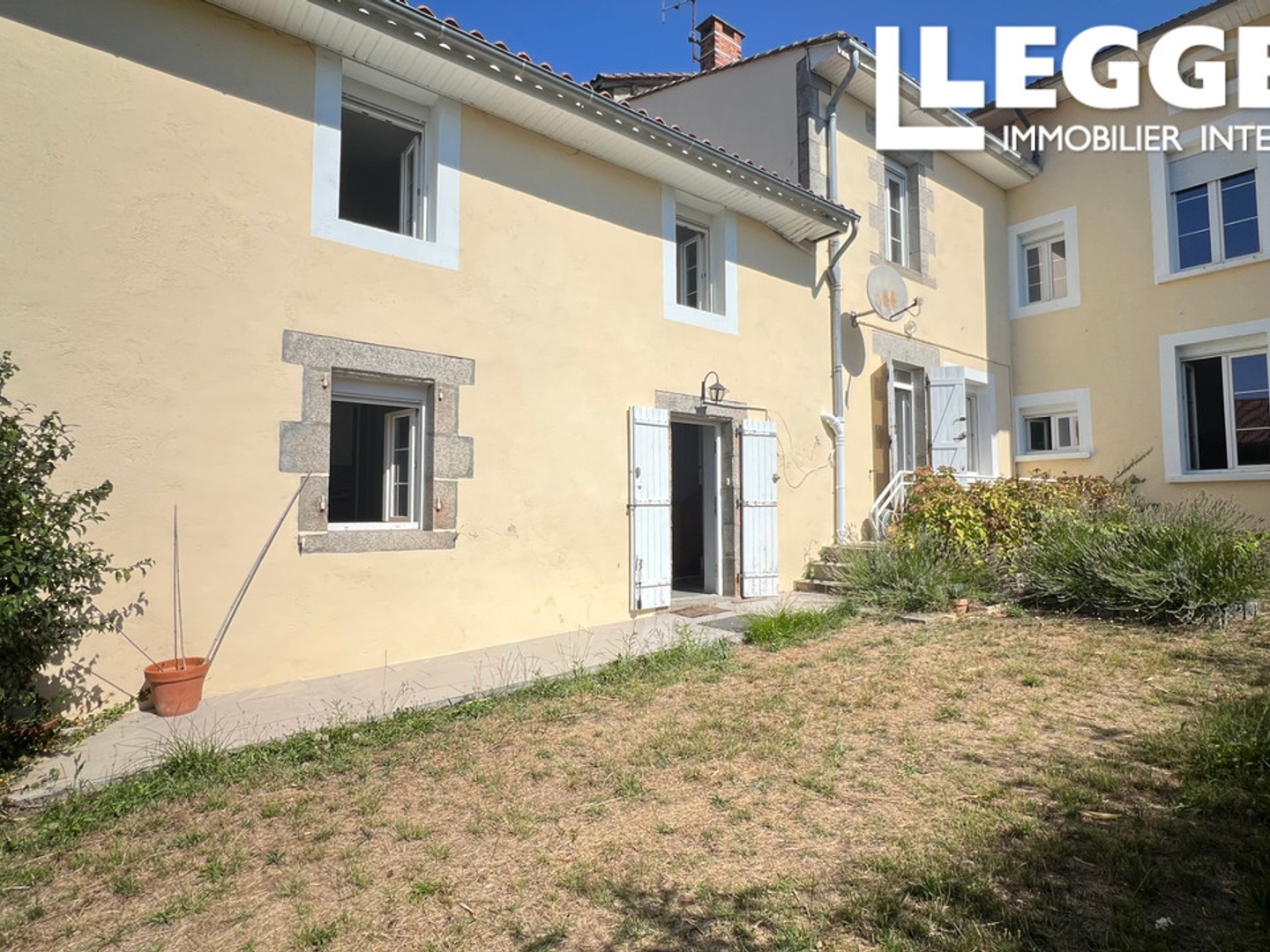 Immeuble à vendre - 13 pièces - 197m2 - Piégut-Pluviers (24360)