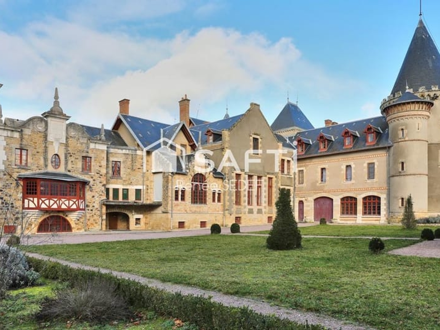 Maison à vendre - 39 pièces - 4000m2 - Château-Sur-Allier (03320)