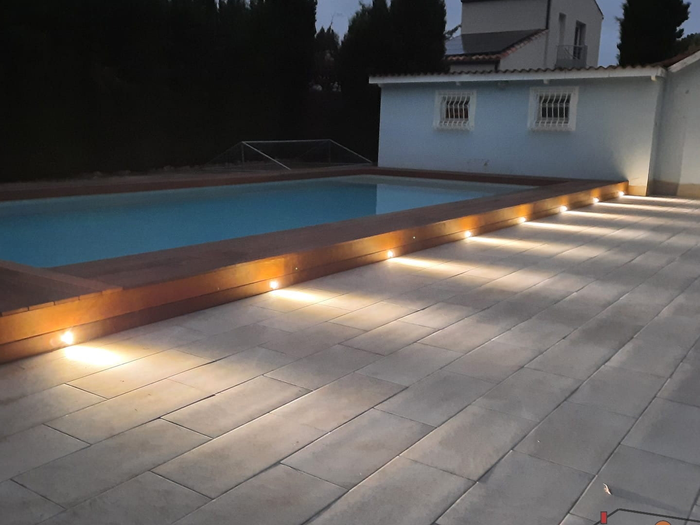 Villa F6/7 sur 1554 m2 de terrain avec garage et piscine