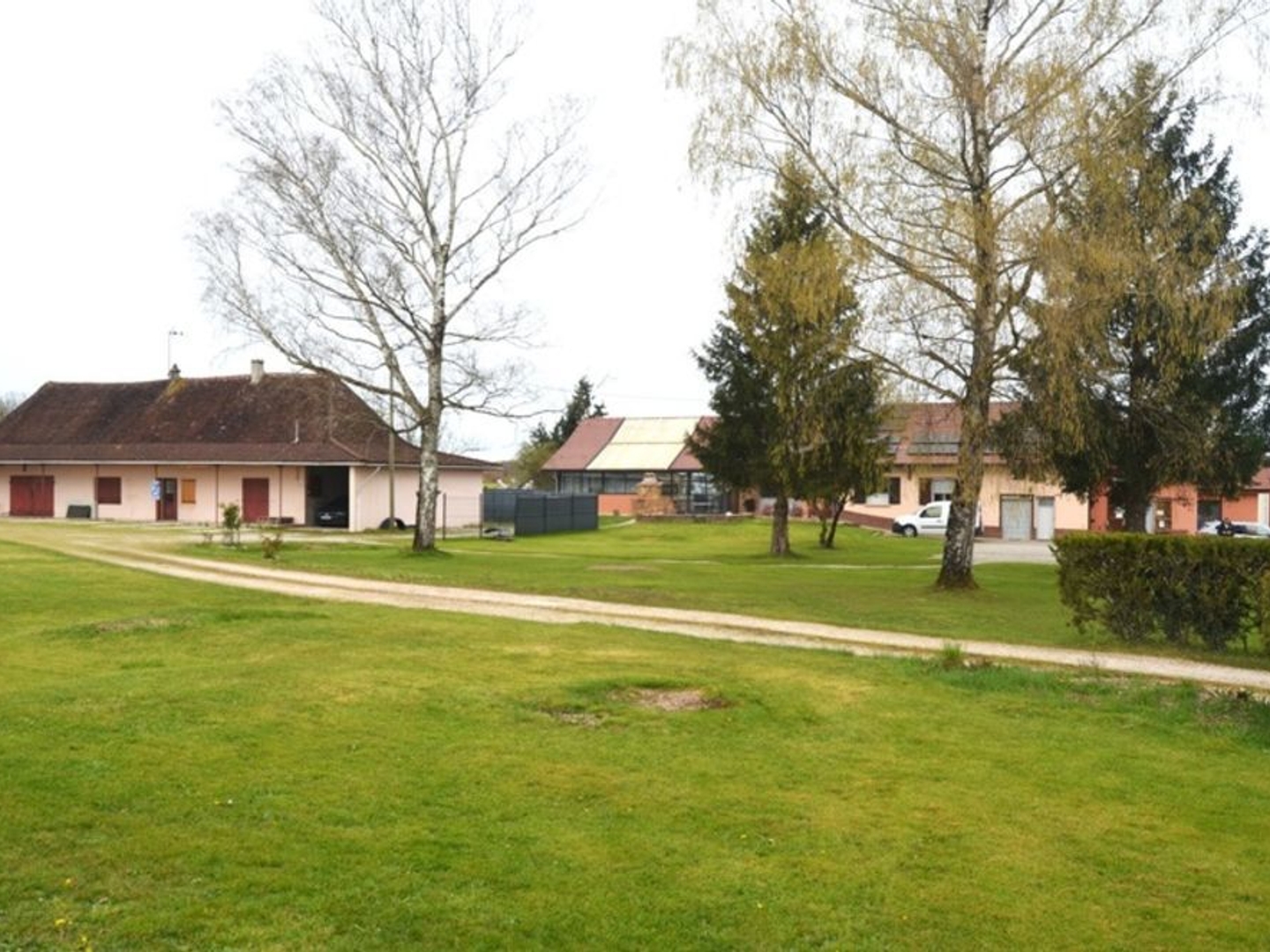 Immeuble à vendre - 12 pièces - 380m2 - Bourg-En-Bresse (01000)