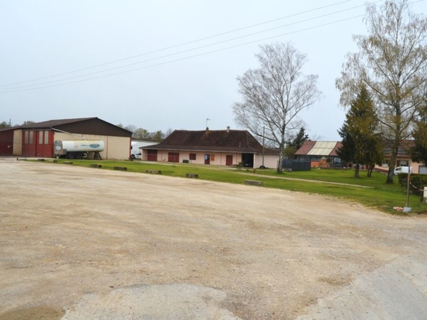 Immeuble à vendre - 12 pièces - 380m2 - Bourg-En-Bresse (01000)