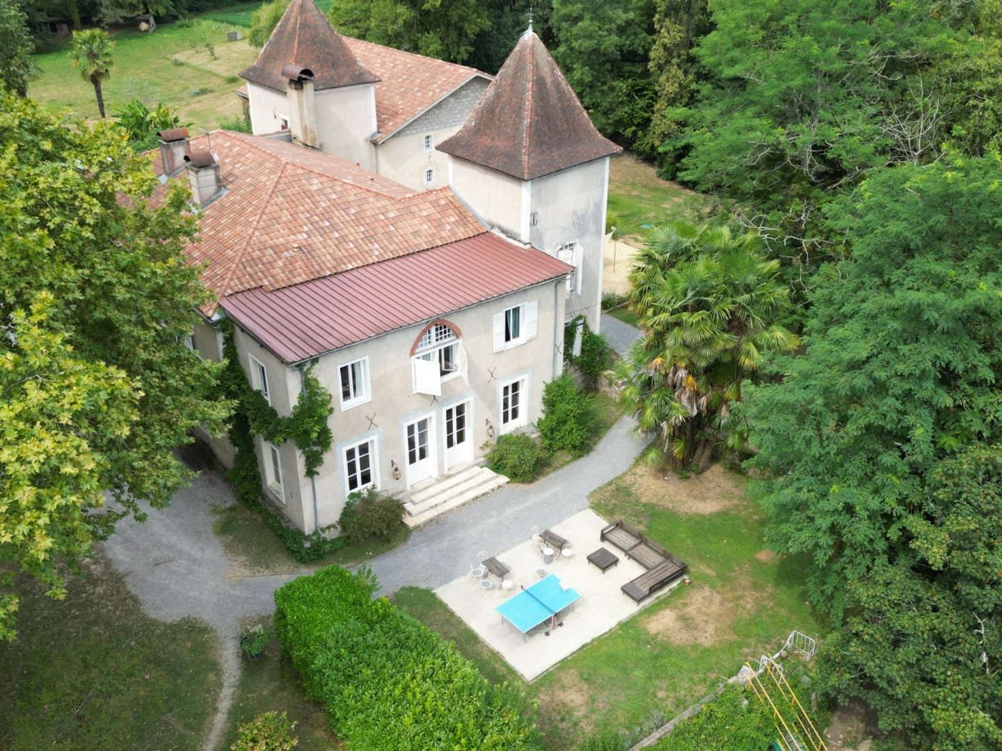 CHÂTEAU DE PRESTIGE AVEC ACTIVITÉ TOURISTIQUE ET ÉVÉNEMENTIELLE