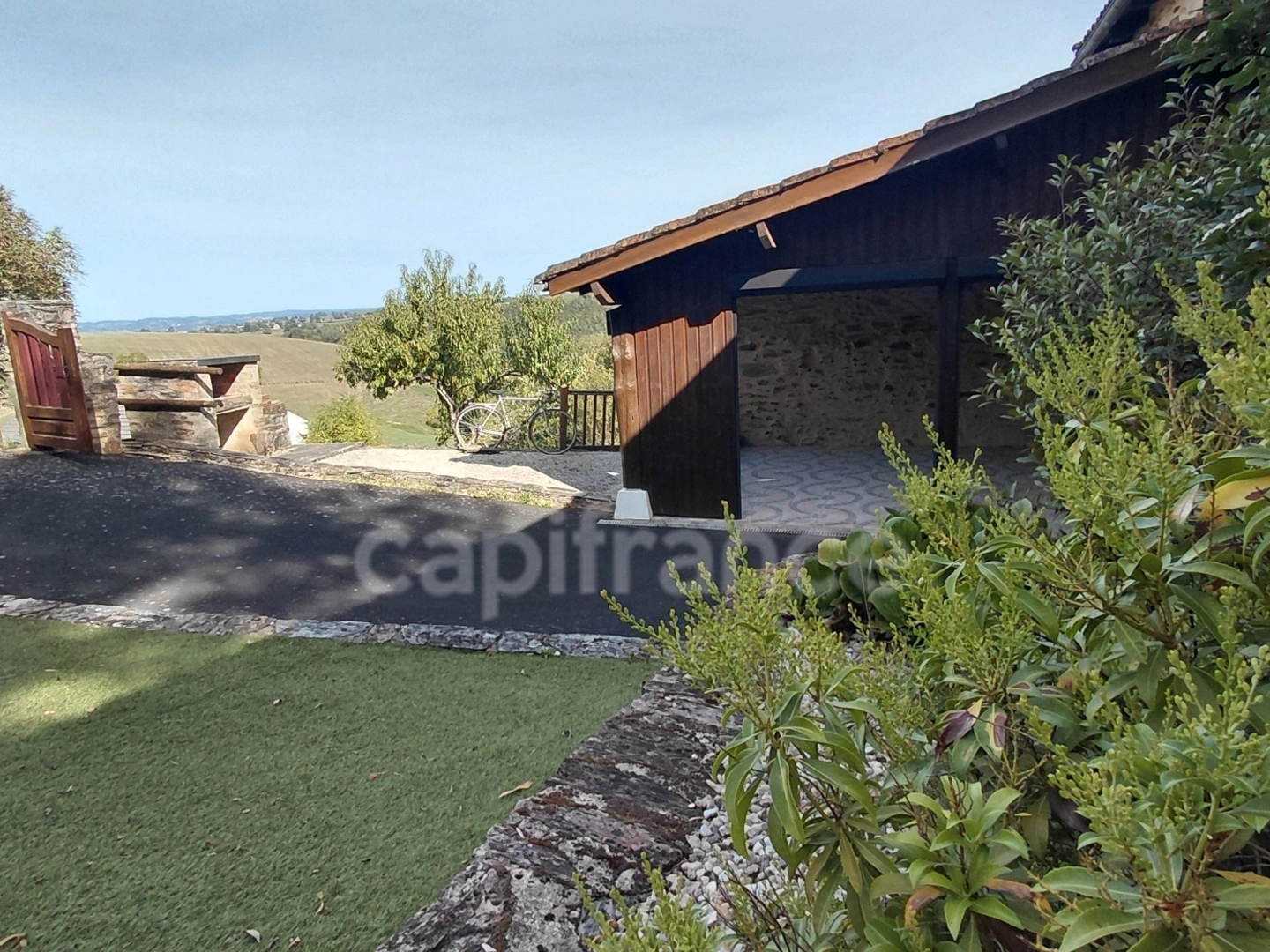 Maison à vendre - 2 pièces - 140m2 - Saint-Constant-Fo... (15600)