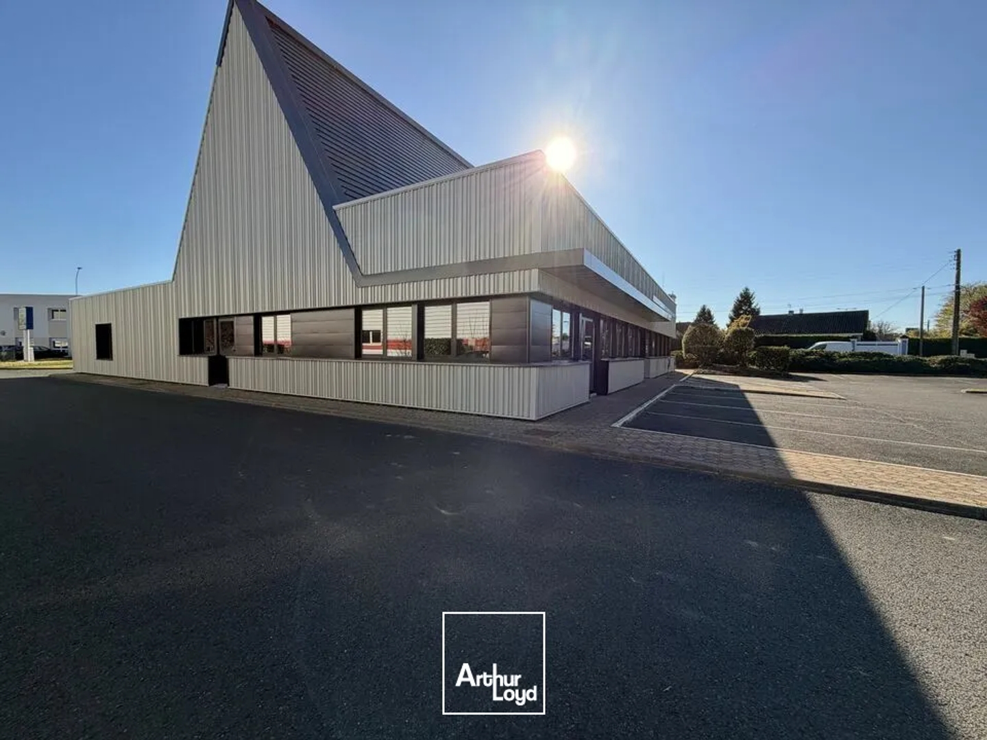 Locaux à vendre - 685m2 - Saint-Benoît (86280)