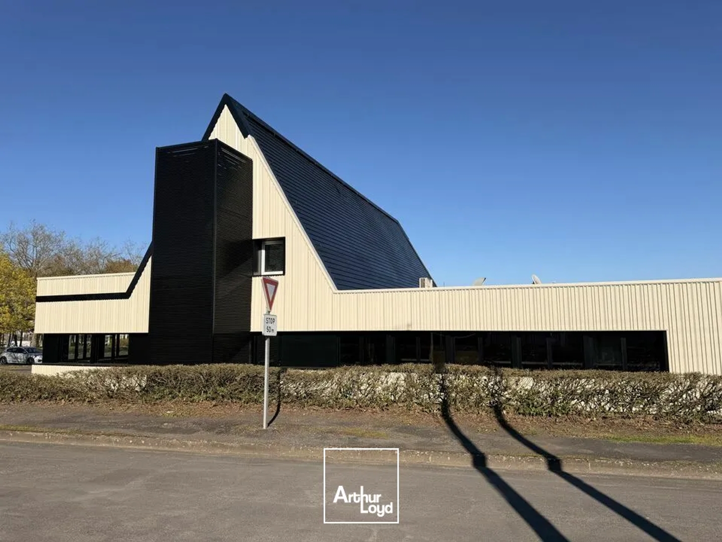 Locaux à vendre - 685m2 - Saint-Benoît (86280)