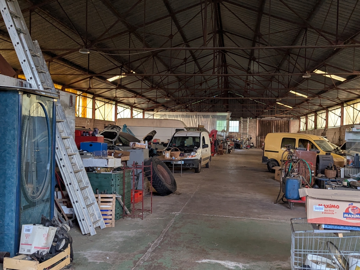 Local commercial avec logement T3 et étang