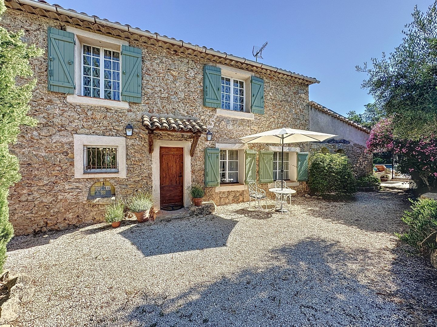Exceptionnelle Bastide en pierres avec piscine proche de Lorgues