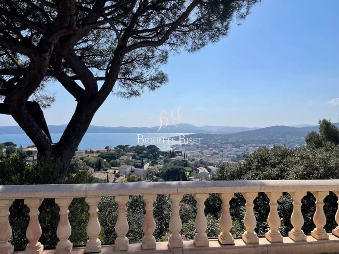 Très belle villa proche centre avec magnifique vue mer !
