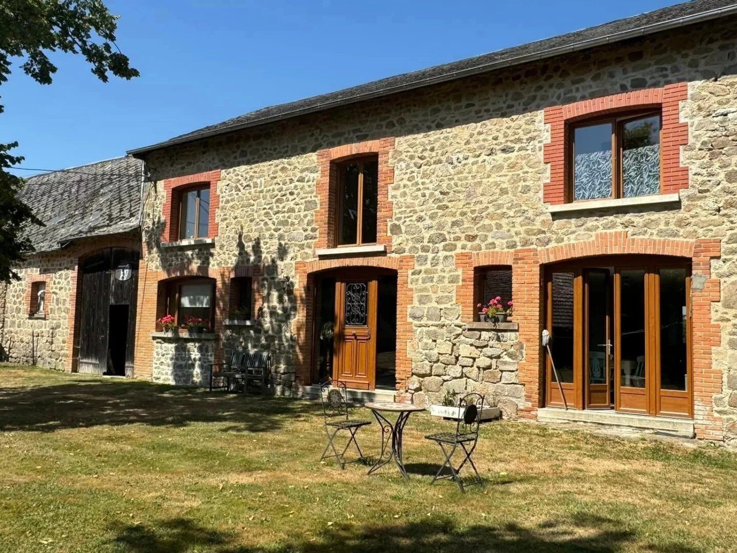 À vendre Maison haut de gamme avec piscine à St-Priest-la-Plaine - 23