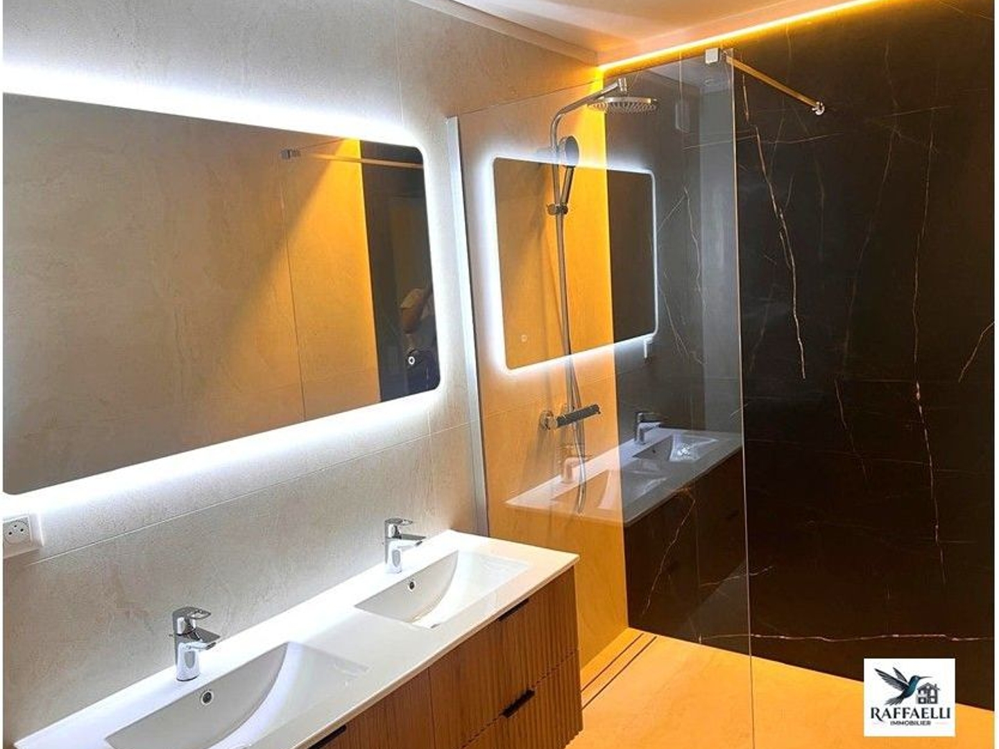 Appartement à vendre - 3 pièces - 71m2 - Saint-Raphaël (83700)