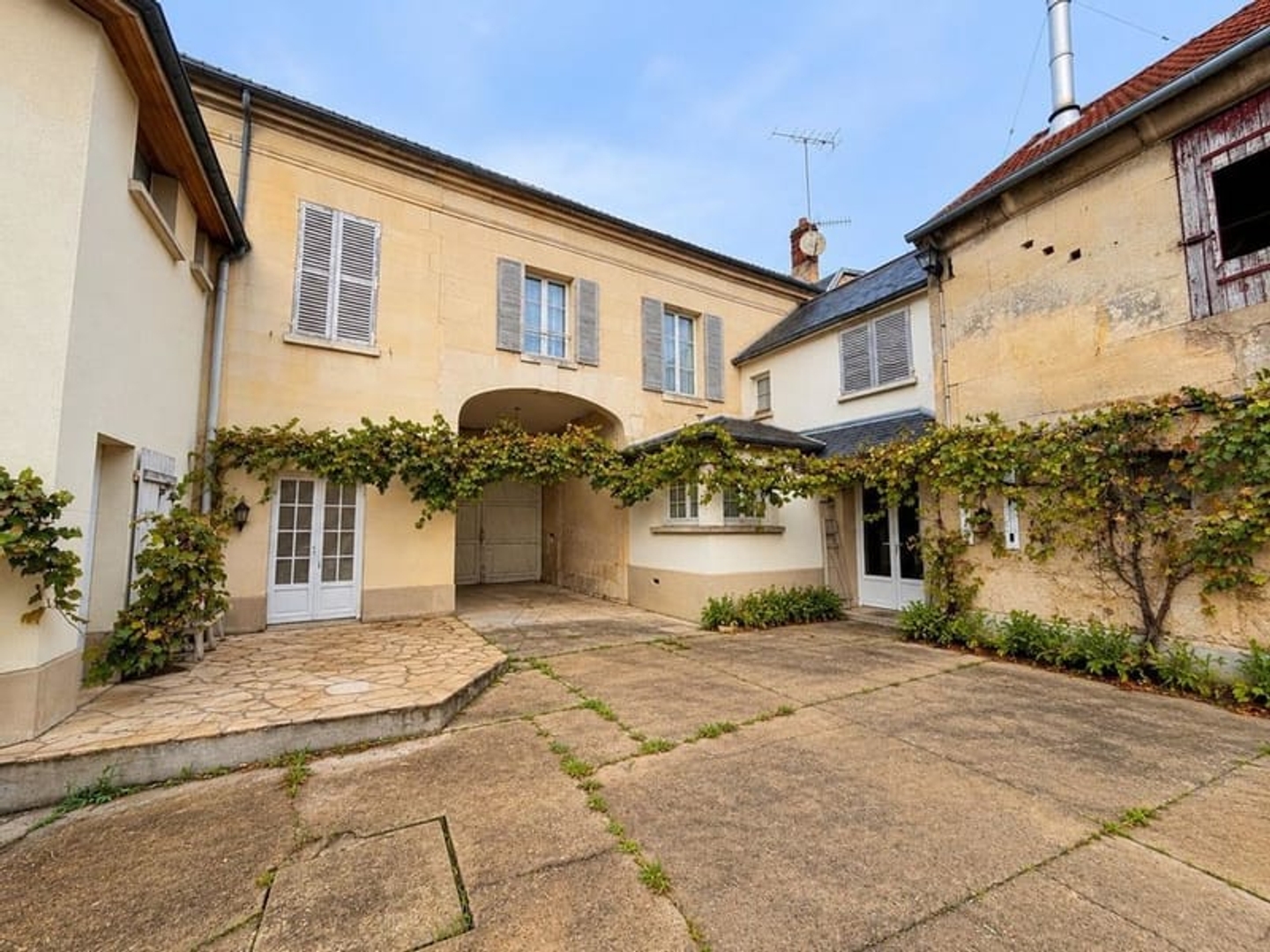 Maison à rénover de 180 m² en pierre de taille