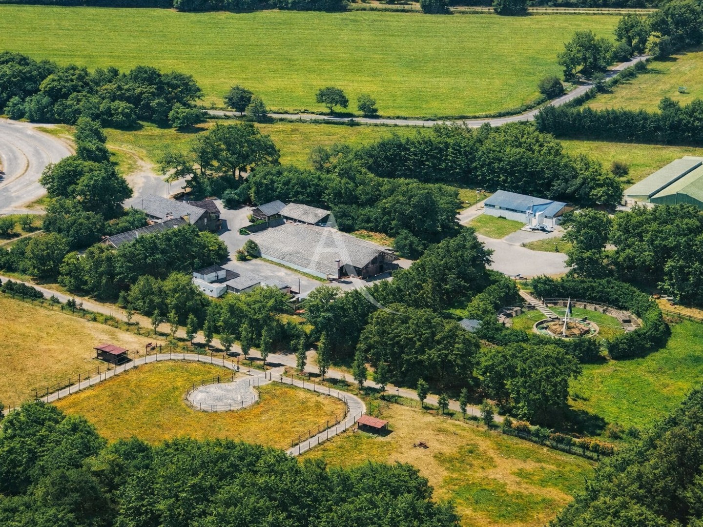 Locaux à vendre - 5 pièces - 168m2 - Nozay (44170)