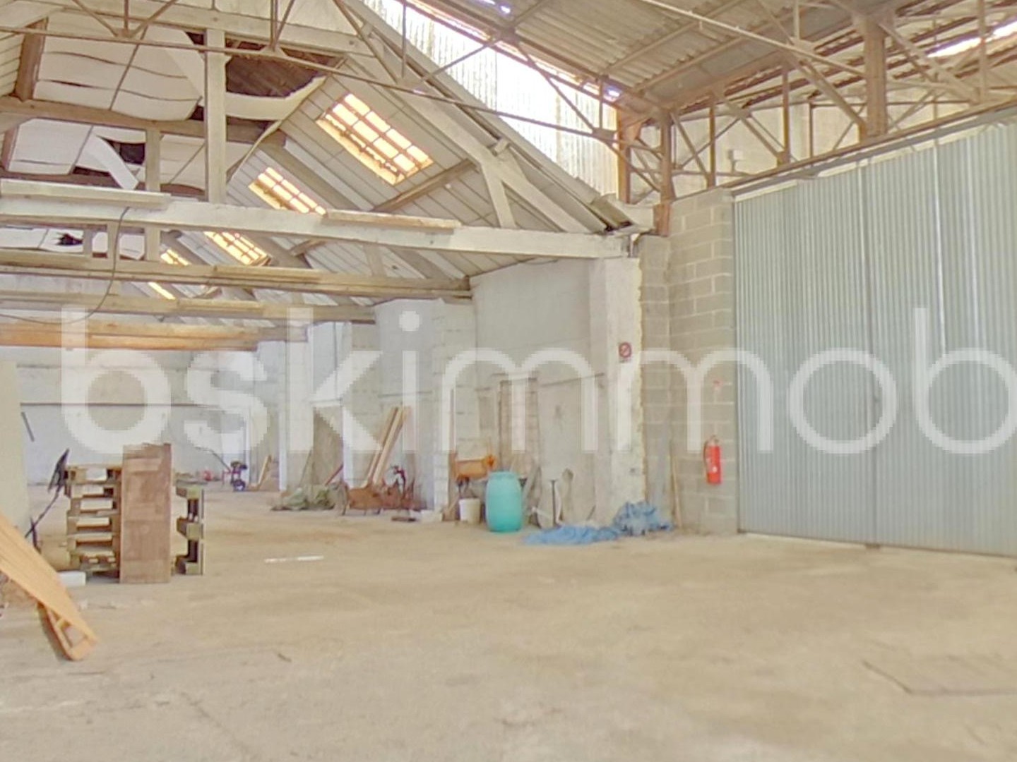 Local 770 m²