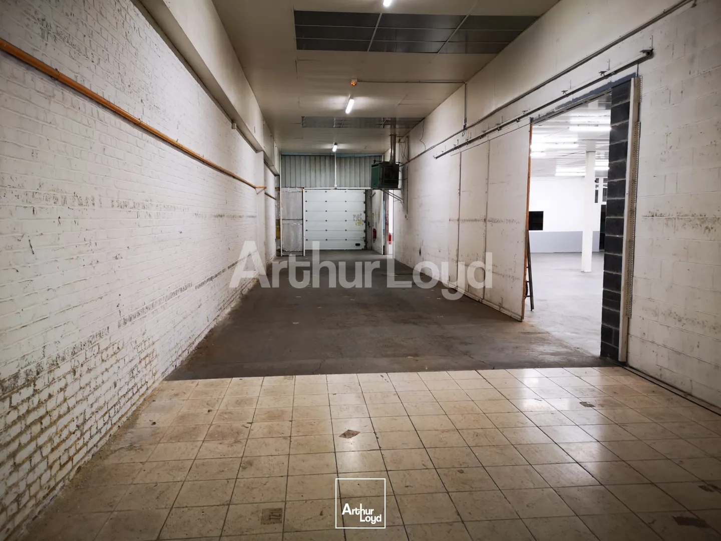 Locaux à vendre - 1400m2 - Saint-Saulve (59880)