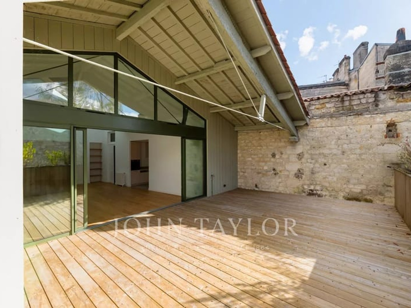 CHARTRONS - LOFT & TERRASSE - JOHN TAYLOR