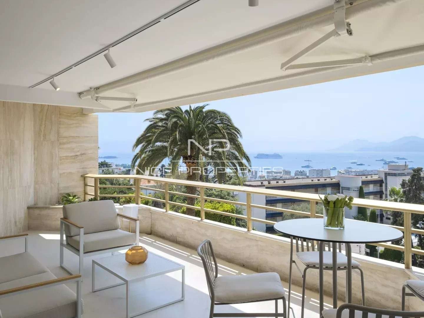 Appartement 6 pièces 150 m²