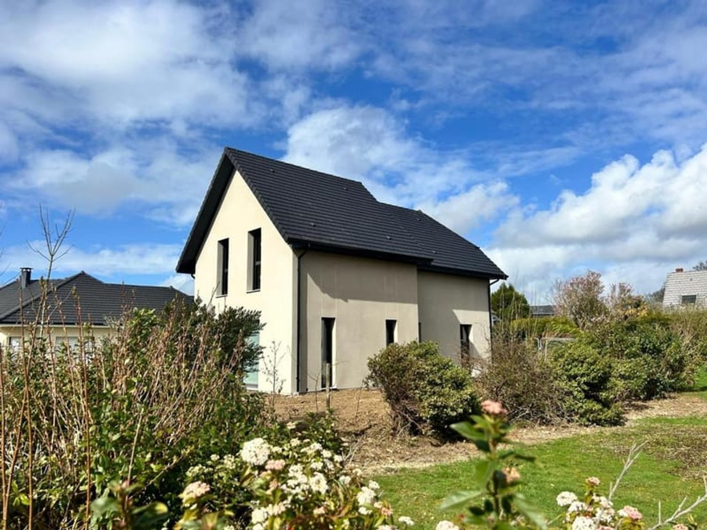 Isneauville : Maison 5 pièces avec jardin + garage
