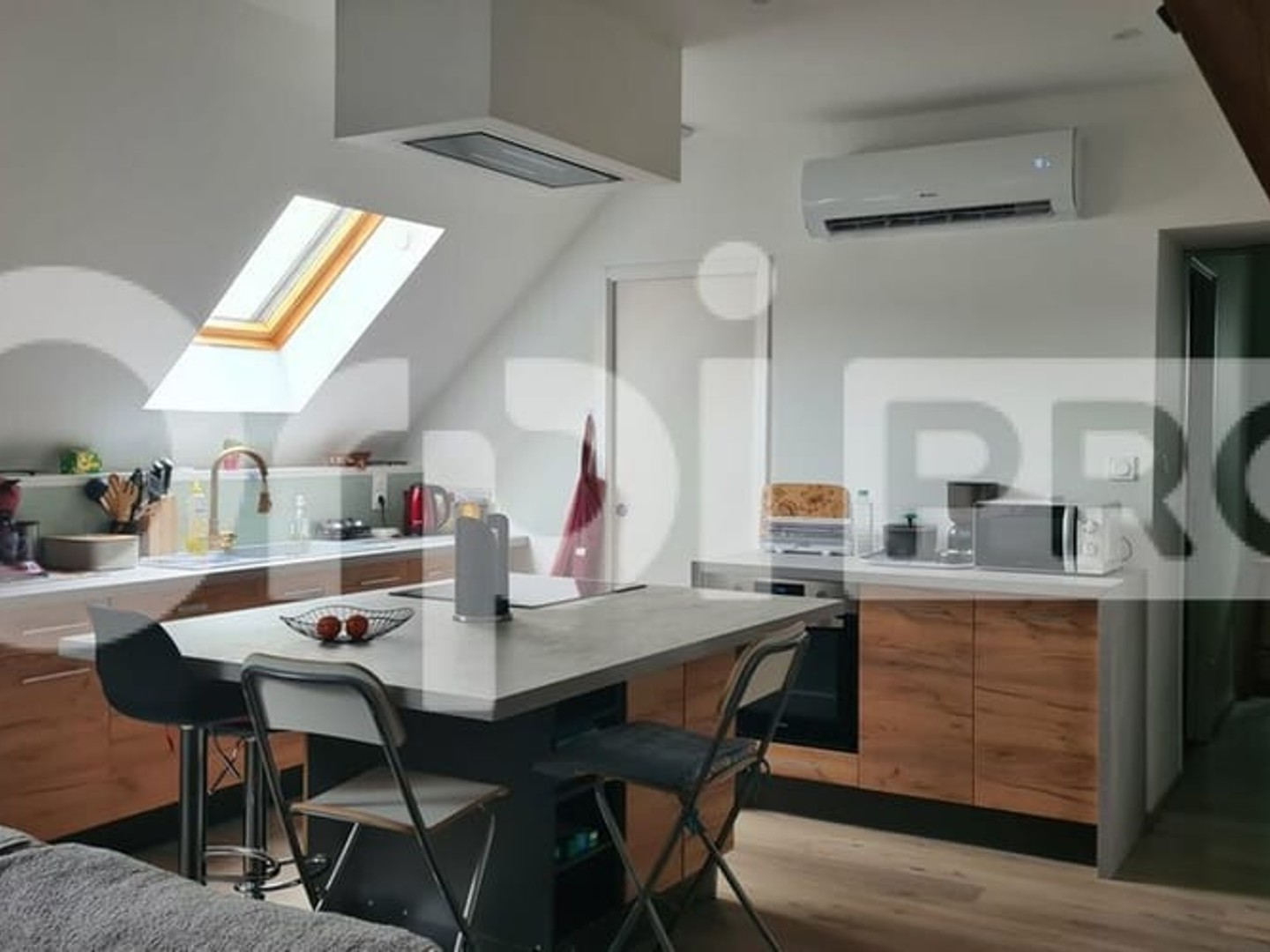 Bureaux 3 pièces 614 m²