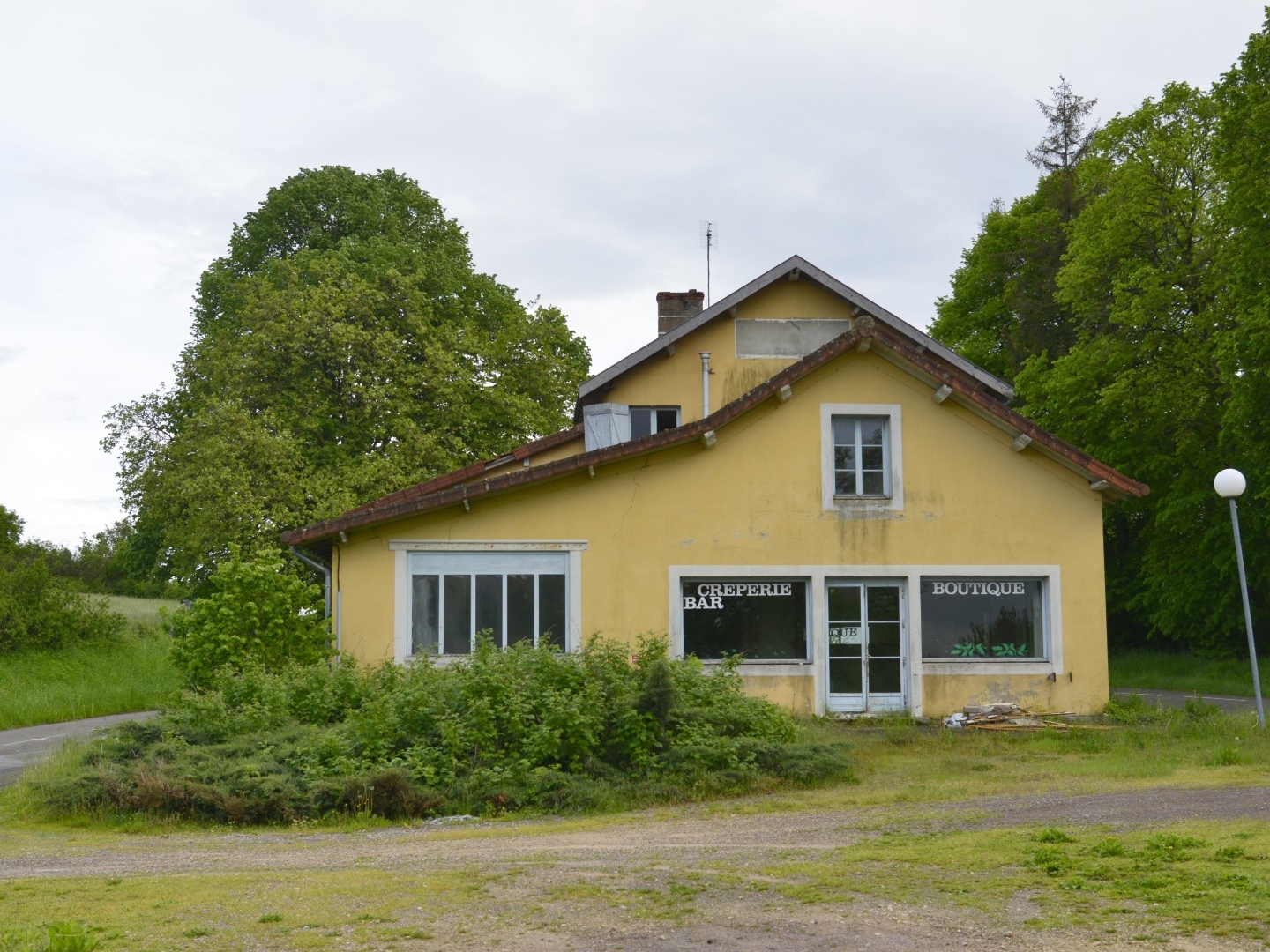 Locaux à vendre - 12 pièces - 350m2 - Tournus (71700)