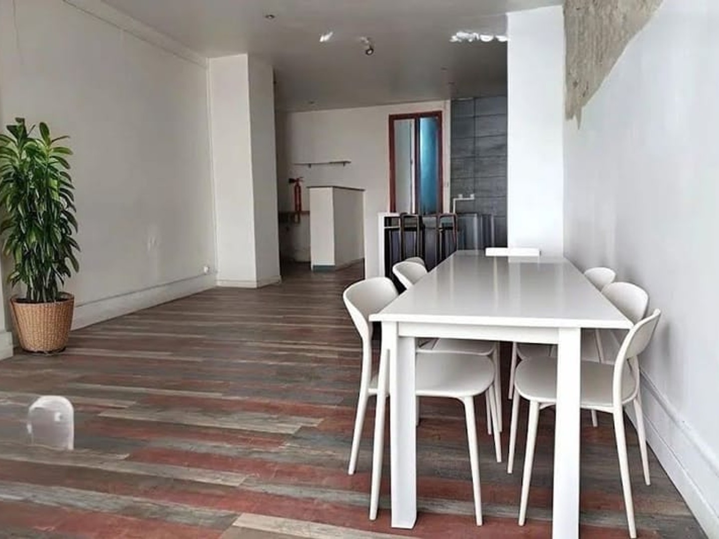 Local 4 pièces 158 m²