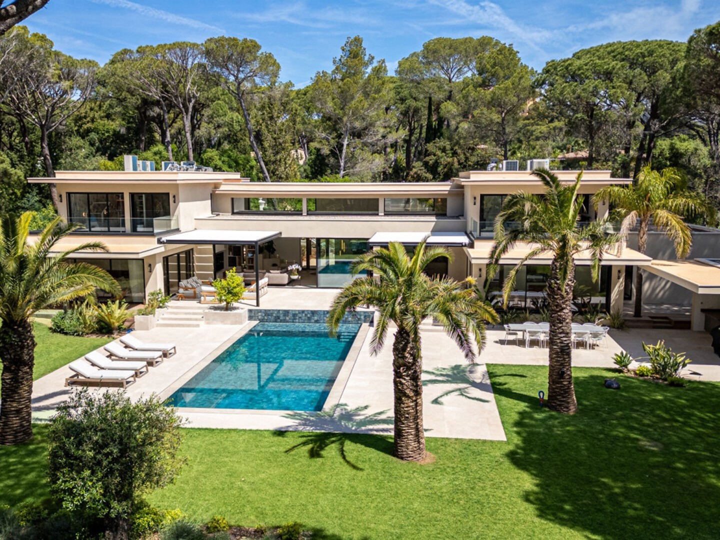 SOUS COMPROMIS VILLA D'ARCHITECTE CONTEMPORAINE A SAINT-RAPHA