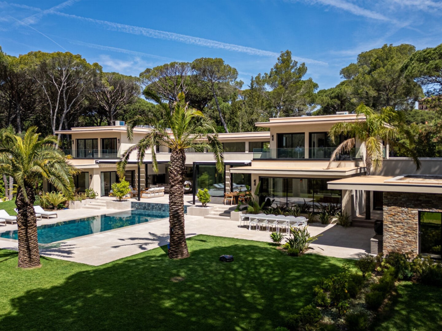 Maison à vendre - 9 pièces - 385m2 - Saint-Raphaël (83530)