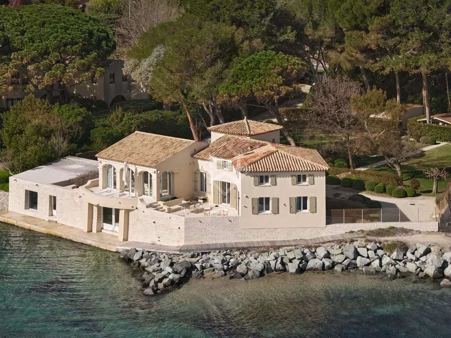 Maison 13 pièces 311 m²