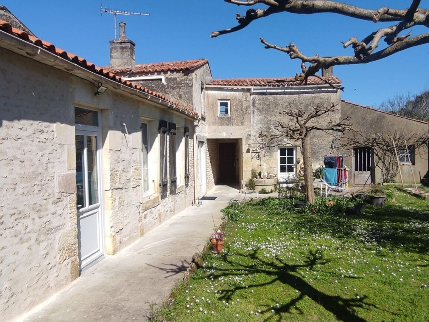 Maison à vendre - 6 pièces - 103m2 - Saint-Pierre-La-Noue (17700)